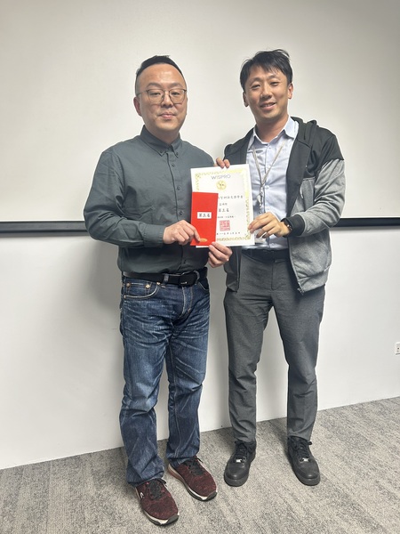 林佑臣學長領獎