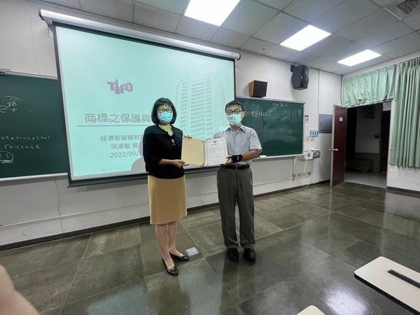 2022/9/20洪淑敏局長與本所耿筠所長合影
