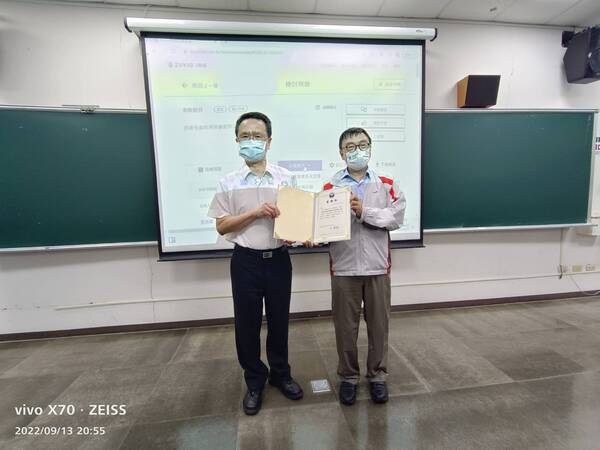 2022/9/13廖承威副局長與本所耿筠所長合影