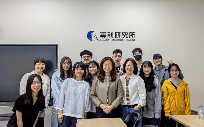 鄢繼嬪副總監與本所師生剪影