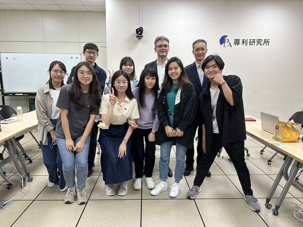 Dr. Dennis Kretschmann律師與本所師生合影