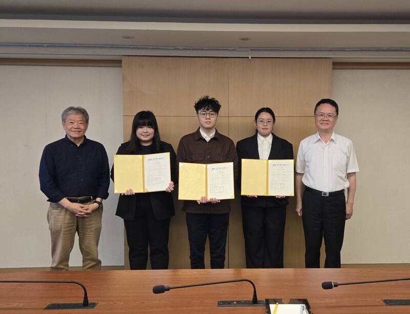 2025年4月30日本所研究生赴專利檢索中心校外實習結業式圖片